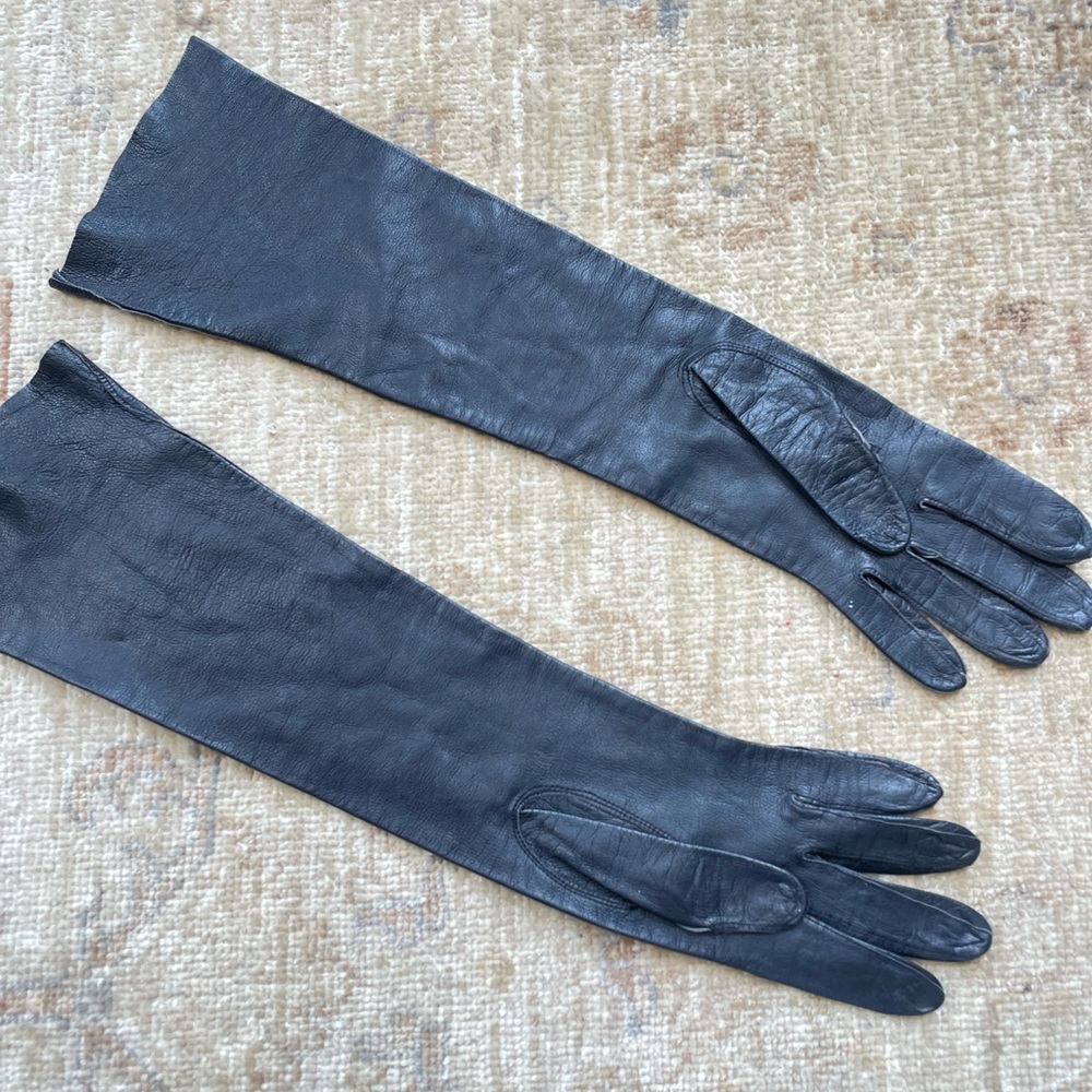Supple Vintage Long Black Leather Opera Gloves - Picture 2 of 8